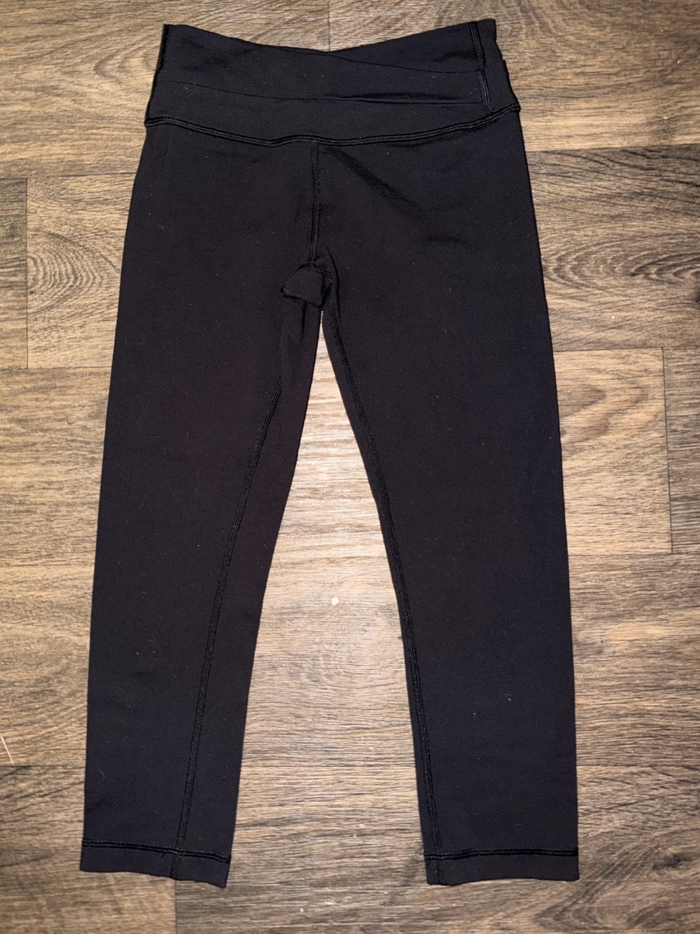 Lululemon Mid-Rise Crossover Layered Waistband 19” Black Crop Leggings Size 4